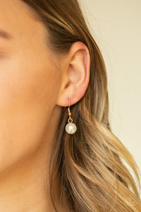 Grandiose Glimmer - Gold Paparazzi Necklace - Glam4love