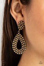 Load image into Gallery viewer, Pack In The Pizzazz - Brass Paparazzi Earrings