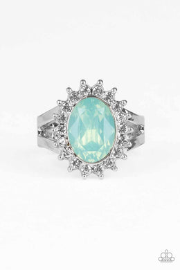 Iridescently Illuminating Green Ring- Paparazzi